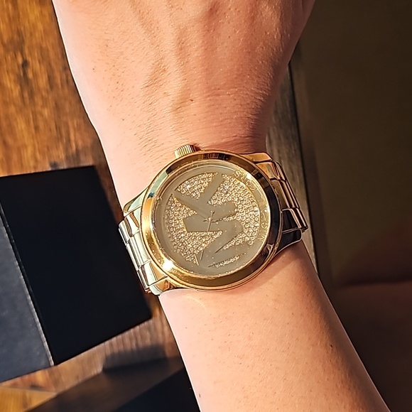 Michael Kors Gold Logo watch - Picture 8 of 9
